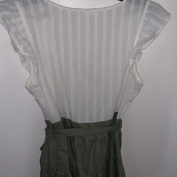 Super cute never worn button up dress white and green size med - Picture 5 of 7